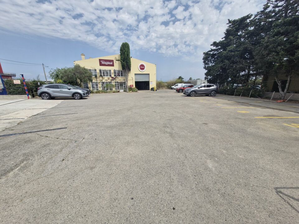 LOCAUX D'ACTIVITÉS - ENTREPÔTS à Louer